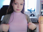 Kiska-Sofia дрочит и сосет-3