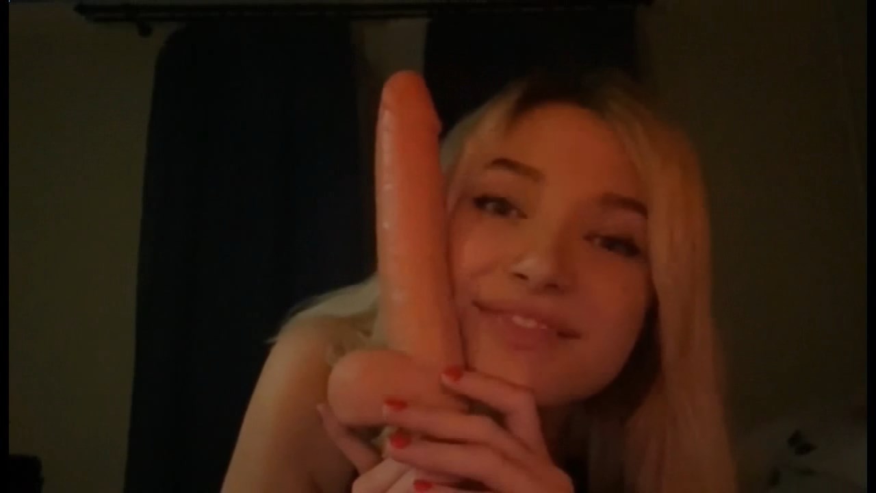 Nistellacooi с ловенсом и дилдо