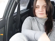 Kisunia26 сосет в машине(нарезка)