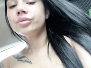 BellaLike сквиртанула и обосралась