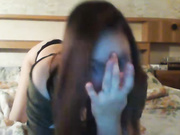 Малышка сосет игрушку