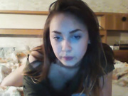 Малышка сосет игрушку