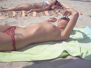 сиськи на пляже