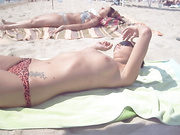 сиськи на пляже