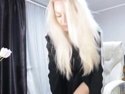 Milishanya натягивает и снимает колготки