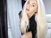 Milishanya натягивает и снимает колготки