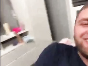 Stellau приняла в рот и сплюнула все в рот парню