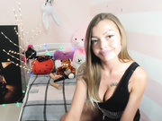 WILD-ANGEL777натянула колготки на ножки