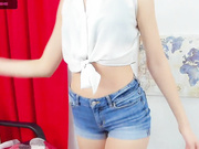 AnneLisa крутит попой