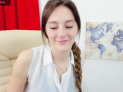 AnneLisa крутит попой