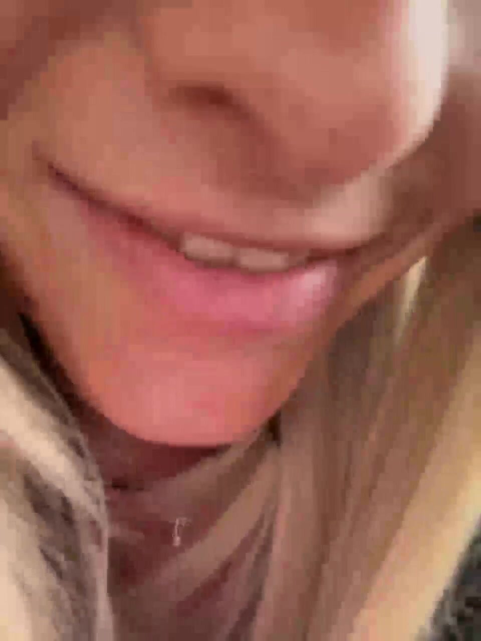 Kisa-Gav (сквирт в траллике около мужика)