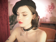 auddicted танцует topless