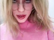 LiiBaby - маструбация в женском туалете