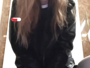 -Your_lusi- дрочит в туалете