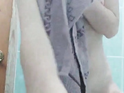 Голенькая в душе