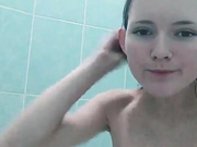 Голенькая в душе