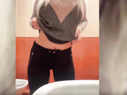 Your-Kitty грудь в туалете