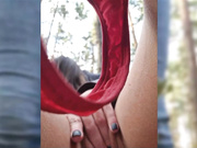 -Linda-дрочка в лесу