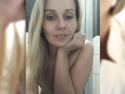 Lera_78 разделась и показала дырочки в туалете