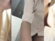 Lera_78 разделась и показала дырочки в туалете