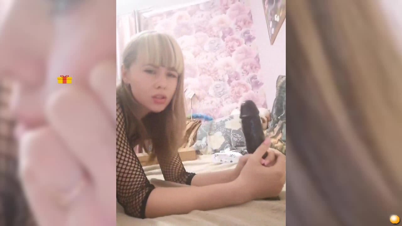 Vanilla_sexy сосет дилдо пока муж имеет ее сзади