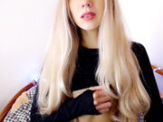 pervyblonde мнет сиськи