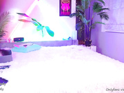 virtual_lady