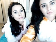 Squirtbetty в душе с подружкой