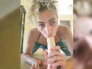 Crazy_Angel  сосет дилдо