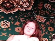 Молодая дрочит