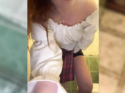 LittleAlisa вышла в туалет