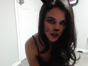 Милая сучка с пробкой хвостиком