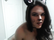 Милая сучка с пробкой хвостиком