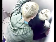 Секс в туалете с русской девочкой