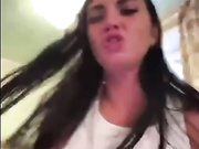 KROSHKA_N успевает сквиртить до прихода строителя