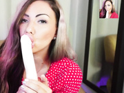 ASMR_LOVE посасывает дилдо