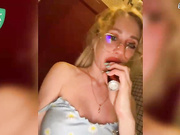 Likachkaa Отодвинула трусики рачком