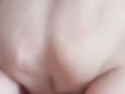 ДЕВИЦА ЛАСКАЕТ СВОЮ КИСКУ.