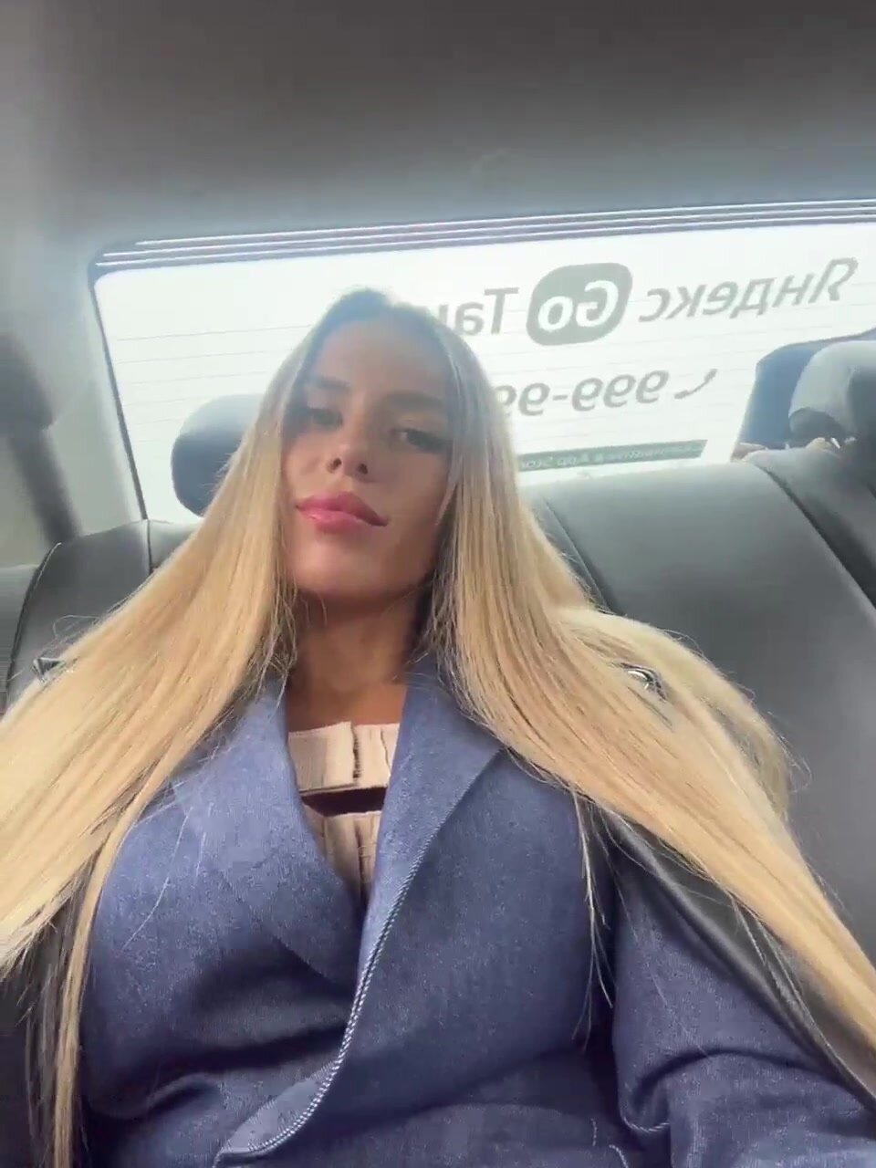 Blondinochkaa