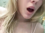 ЛИКА ЛАСКАЕТ ГРУДЬ.