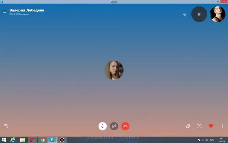 ДЕВИЦА С БАНАНОМ.