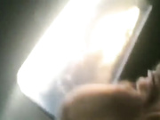 ДРОЧИТ ПИЗДУ В МАШИНЕ.