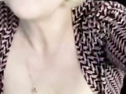 ЗРЕЛАЯ ДЕВИЦА ДРОЧИТ.