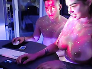 Mirbezumia ласкает член друга