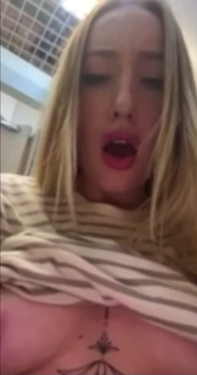 KiraBlake в примерочной ч3