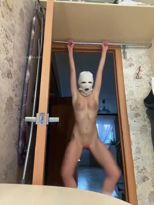 bella-cerry-2022-11-23