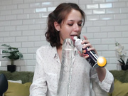 NekrLina посасывает дилдо