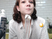 NekrLina посасывает дилдо