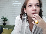 NekrLina посасывает дилдо