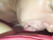 Леша пиздолиз лижет мне в сауне...